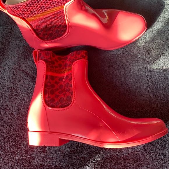 Rain boots - Picture 1 of 2